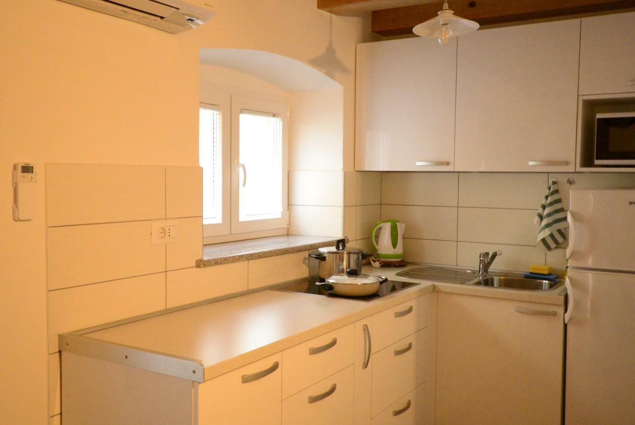Apartments And Rooms Oliva Cres Exterior foto